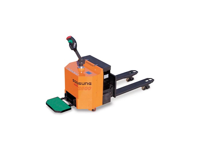 مقایسه کامل پالت تراک دستی و برقی 1 پالت-تراک-برقی-SWP-2500